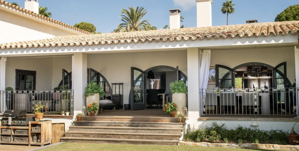 Venta de villa independiente en El Paraiso 8