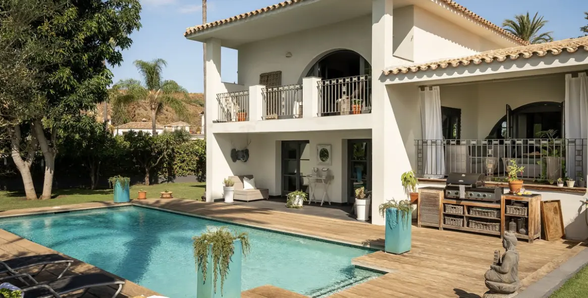 Venta de villa independiente en El Paraiso 24