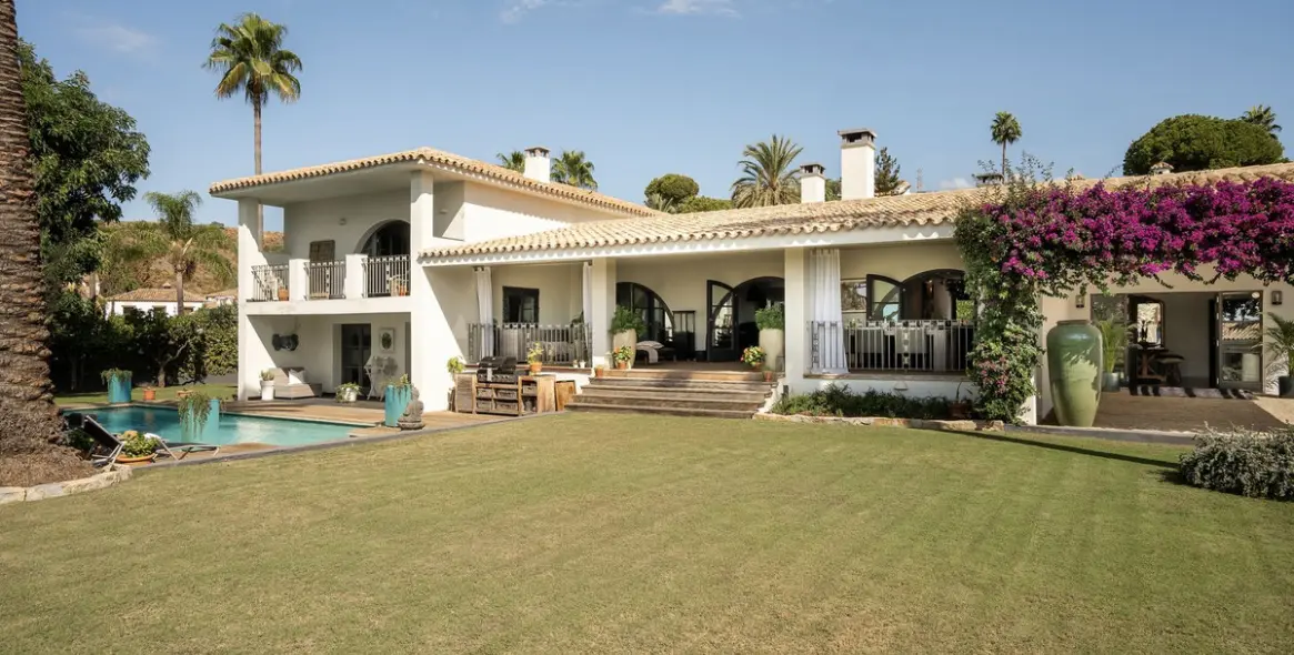 Venta de villa independiente en El Paraiso 57