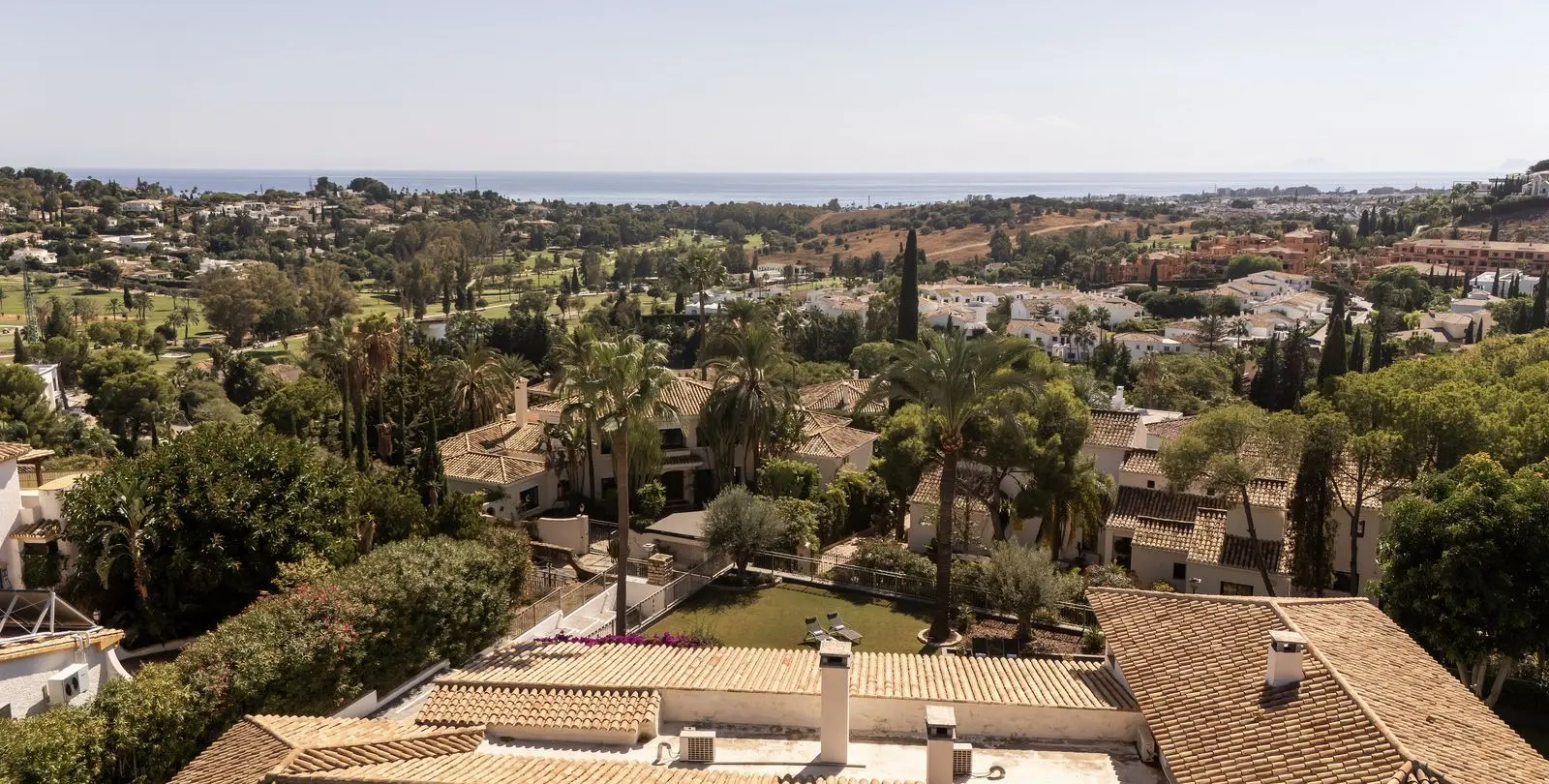 Sale of detached villa in El Paraiso 2