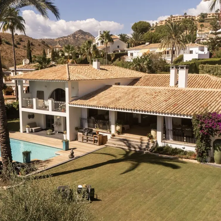 Продажа  отдельно стоящей виллы в El Paraiso