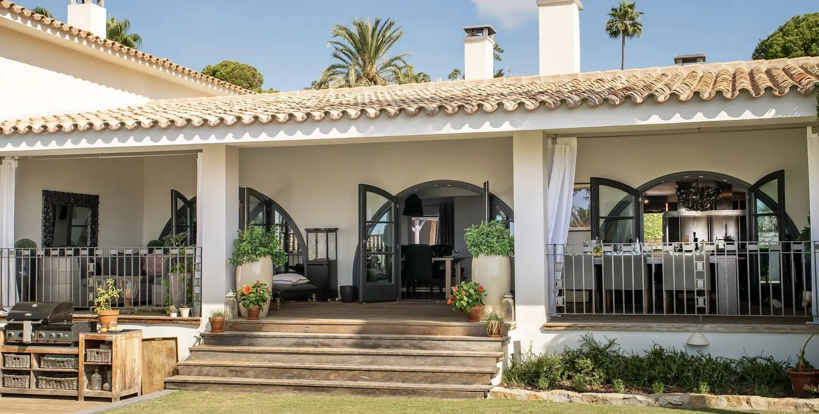 Sale of detached villa in El Paraiso 7