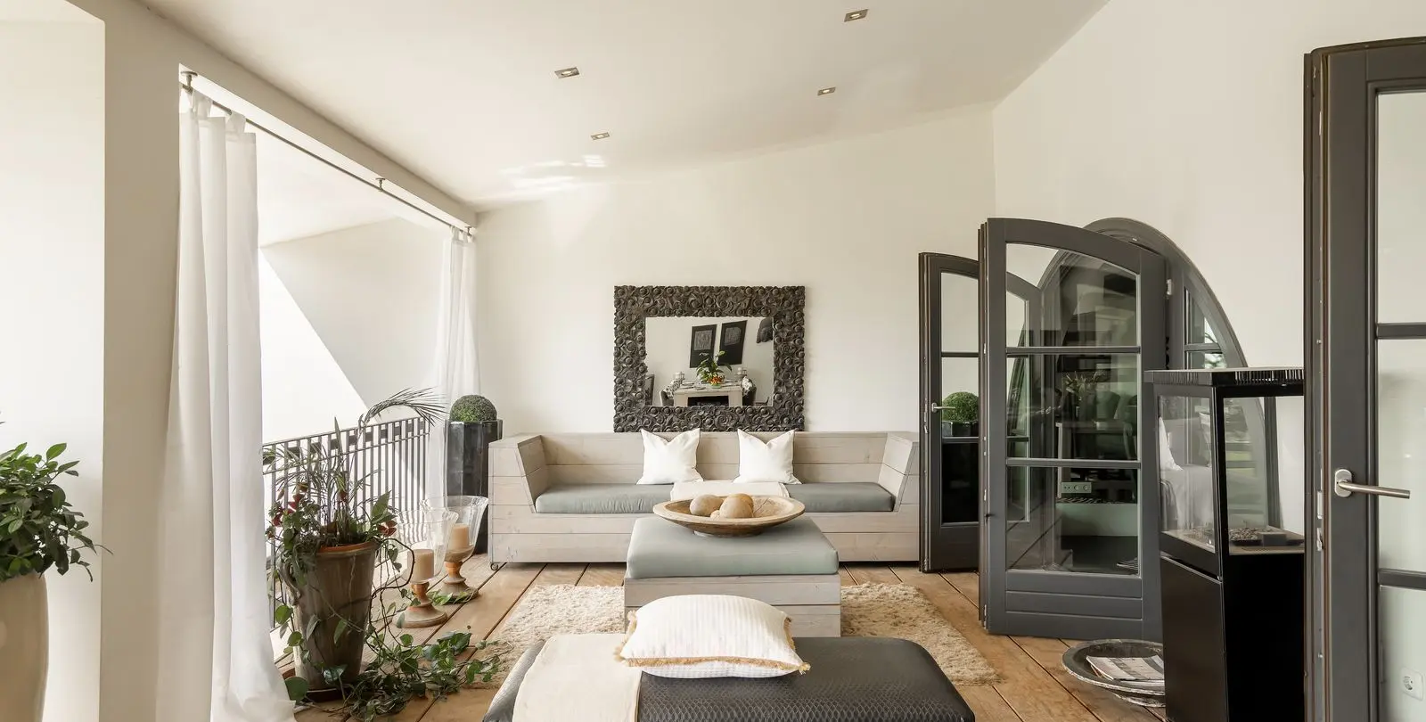 Sale of detached villa in El Paraiso 9