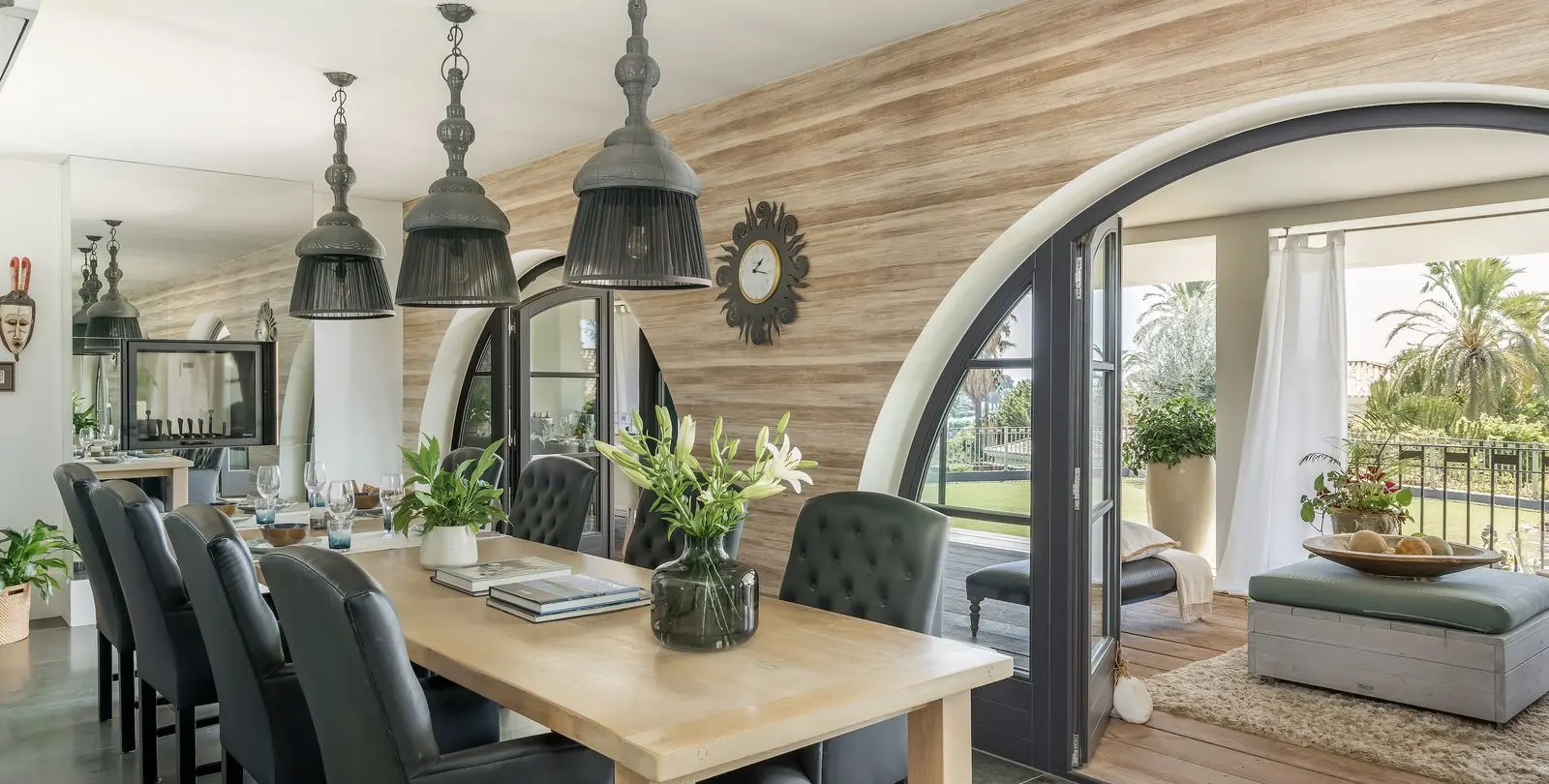 Sale of detached villa in El Paraiso 10