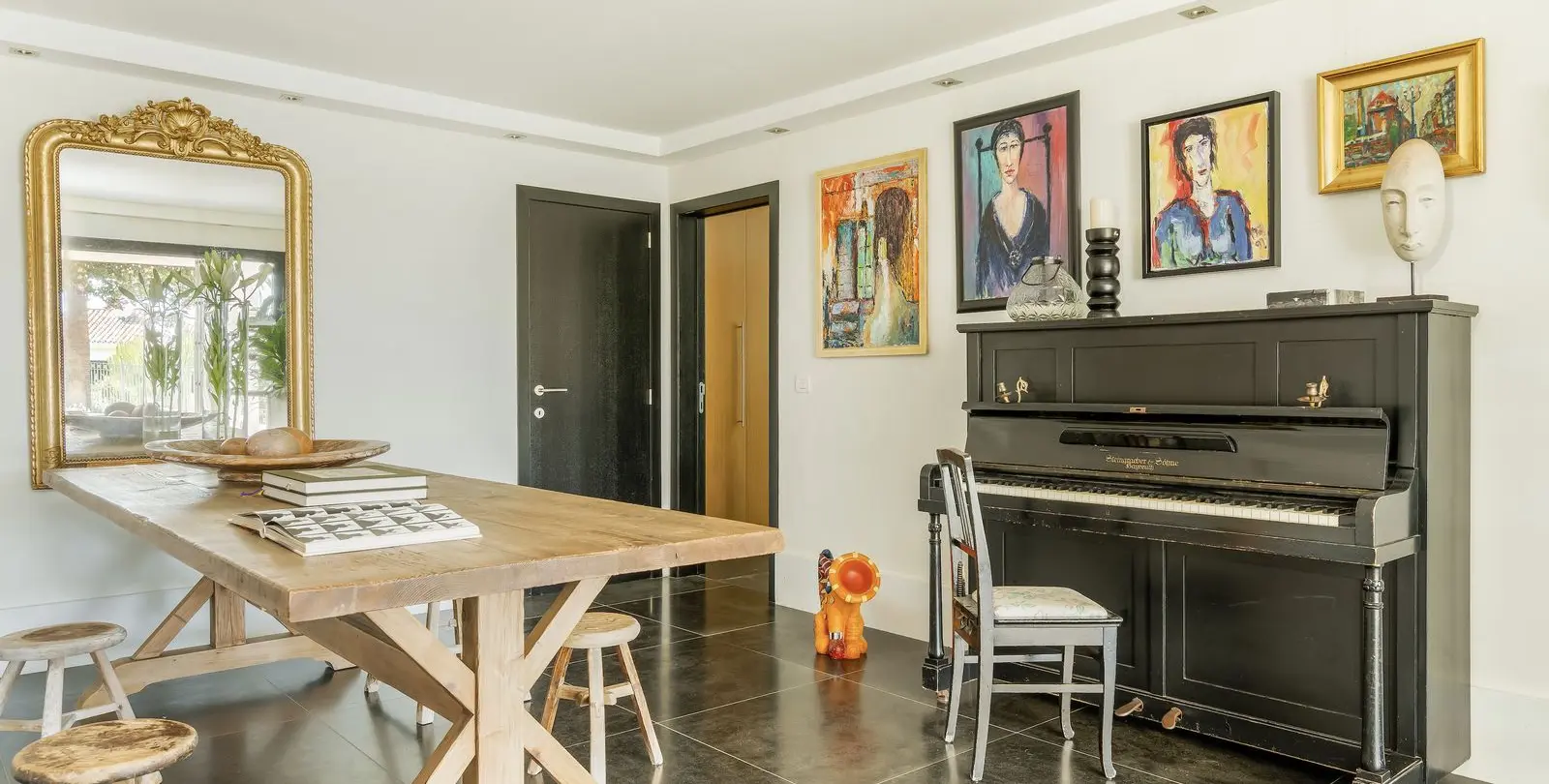 Sale of detached villa in El Paraiso 19