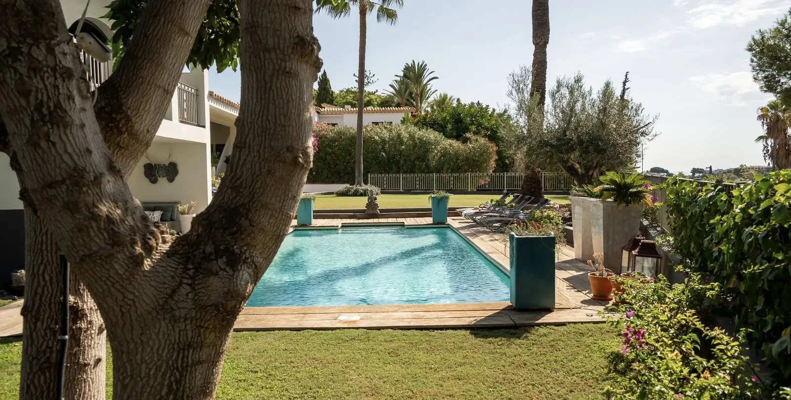 Sale of detached villa in El Paraiso 22
