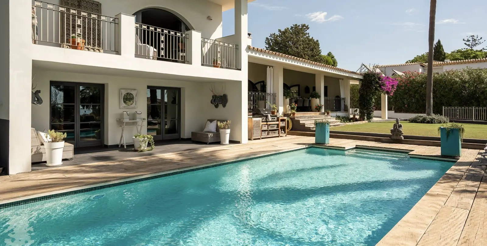 Sale of detached villa in El Paraiso 26