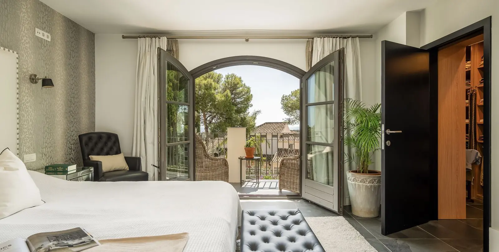 Sale of detached villa in El Paraiso 31
