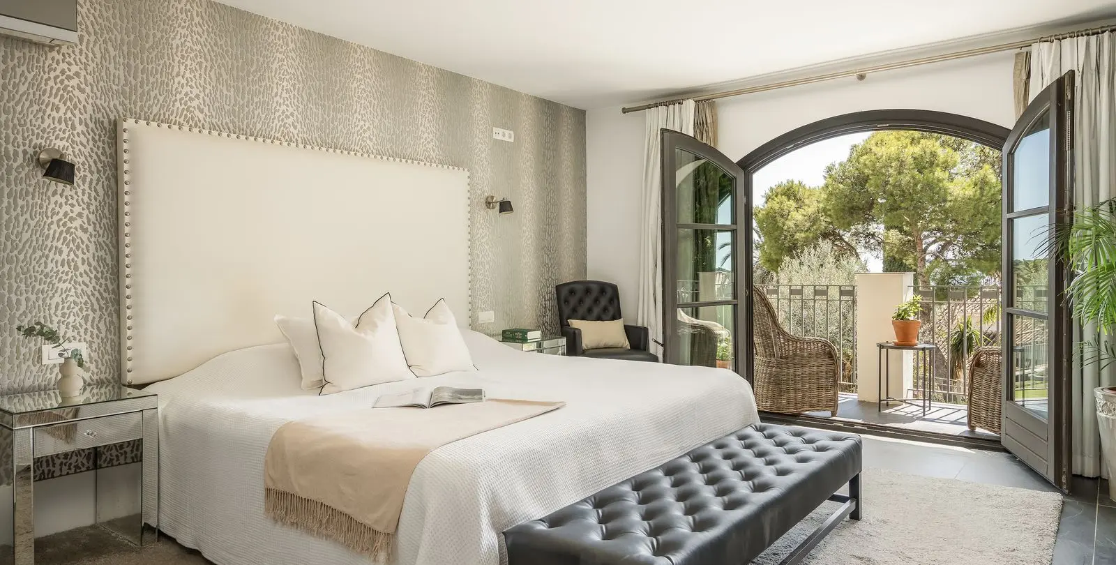 Sale of detached villa in El Paraiso 32
