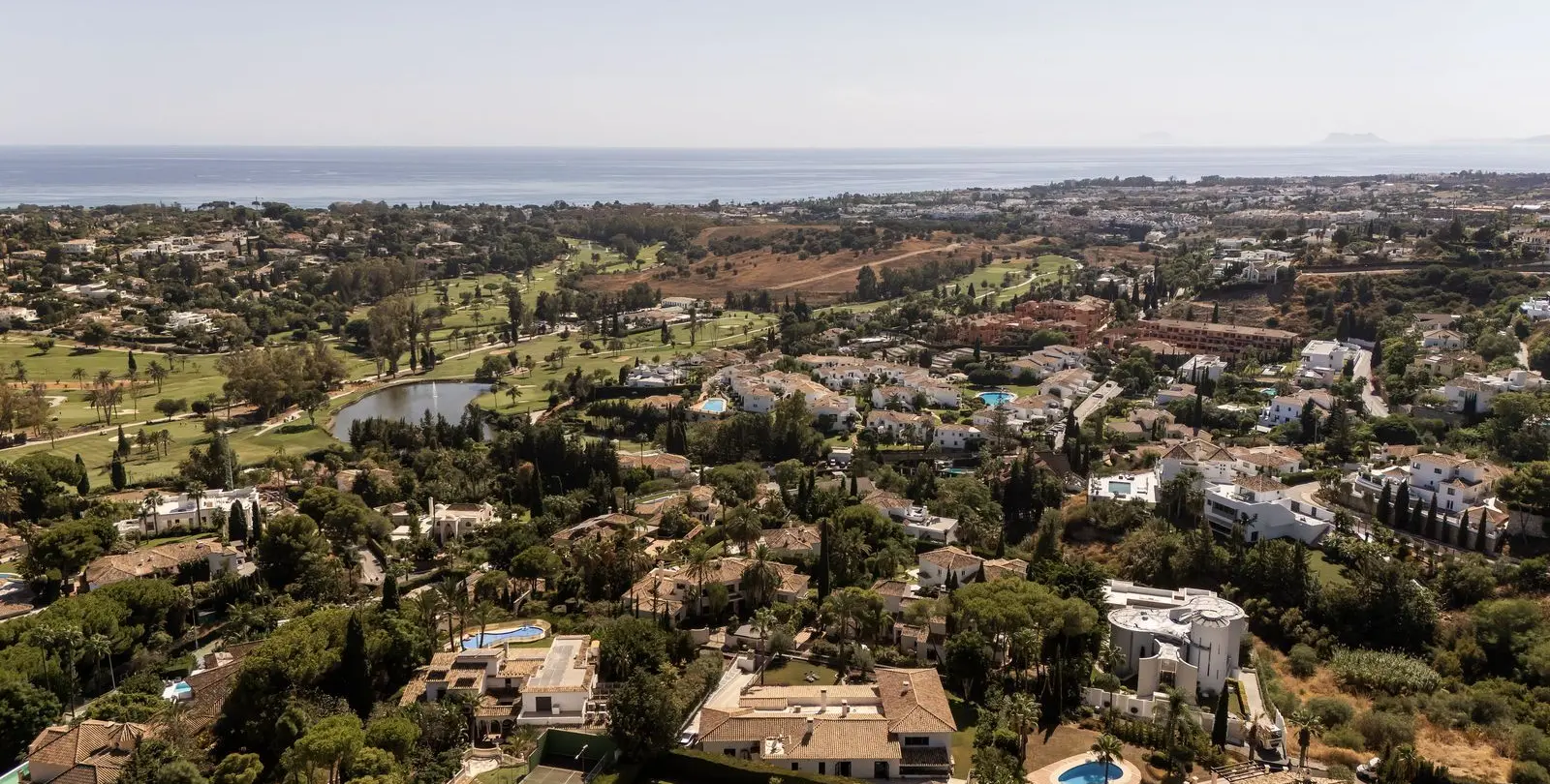 Sale of detached villa in El Paraiso 49