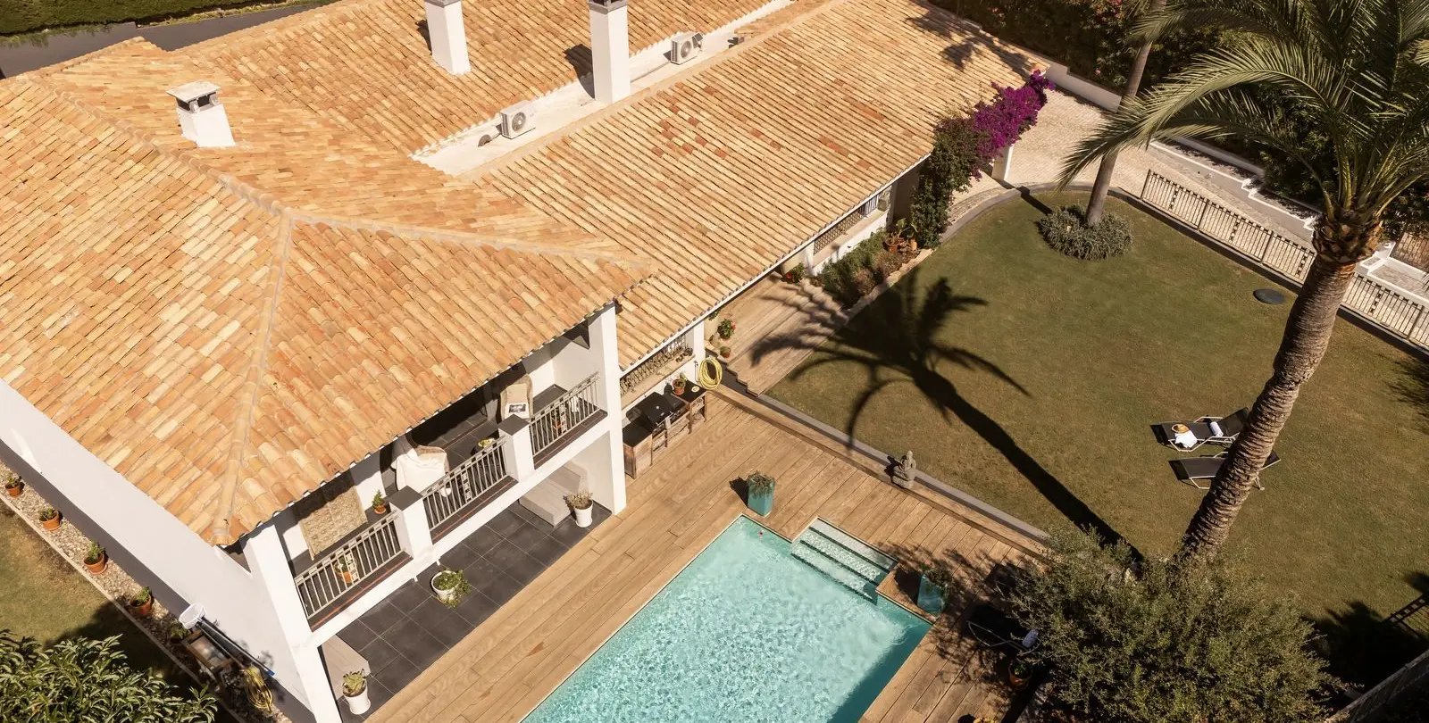 Sale of detached villa in El Paraiso 54