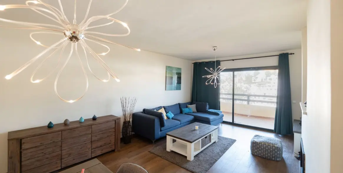 Alquiler a largo plazo de apartamento en planta media en Selwo 2