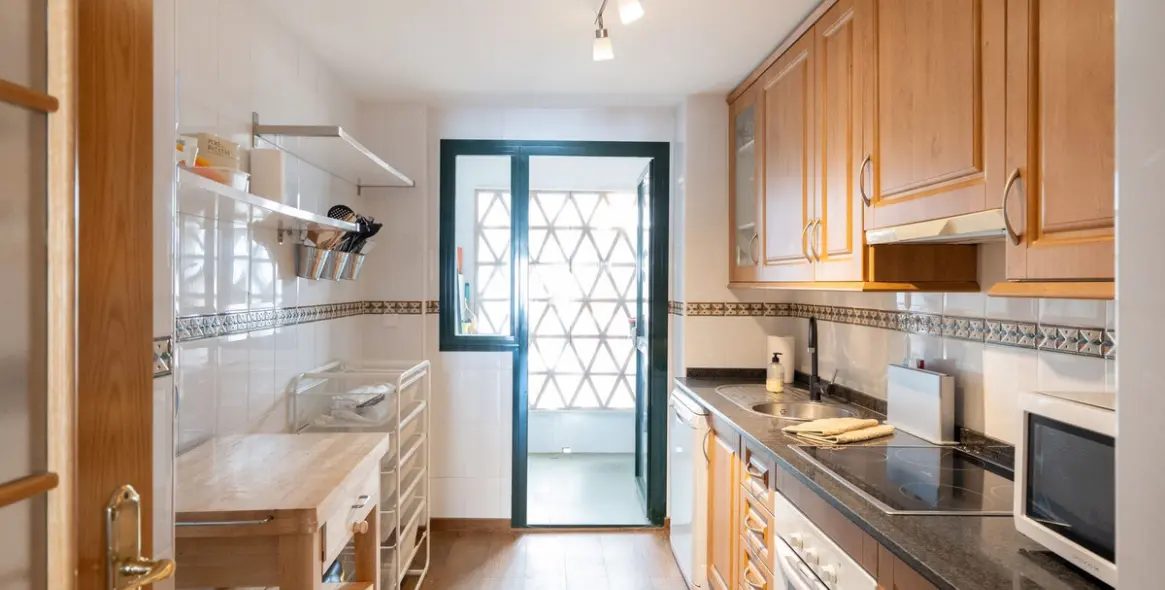 Alquiler a largo plazo de apartamento en planta media en Selwo 4