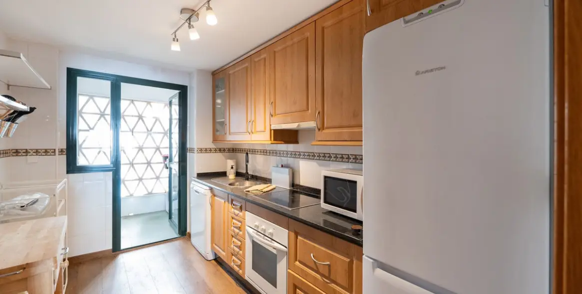 Alquiler a largo plazo de apartamento en planta media en Selwo 5