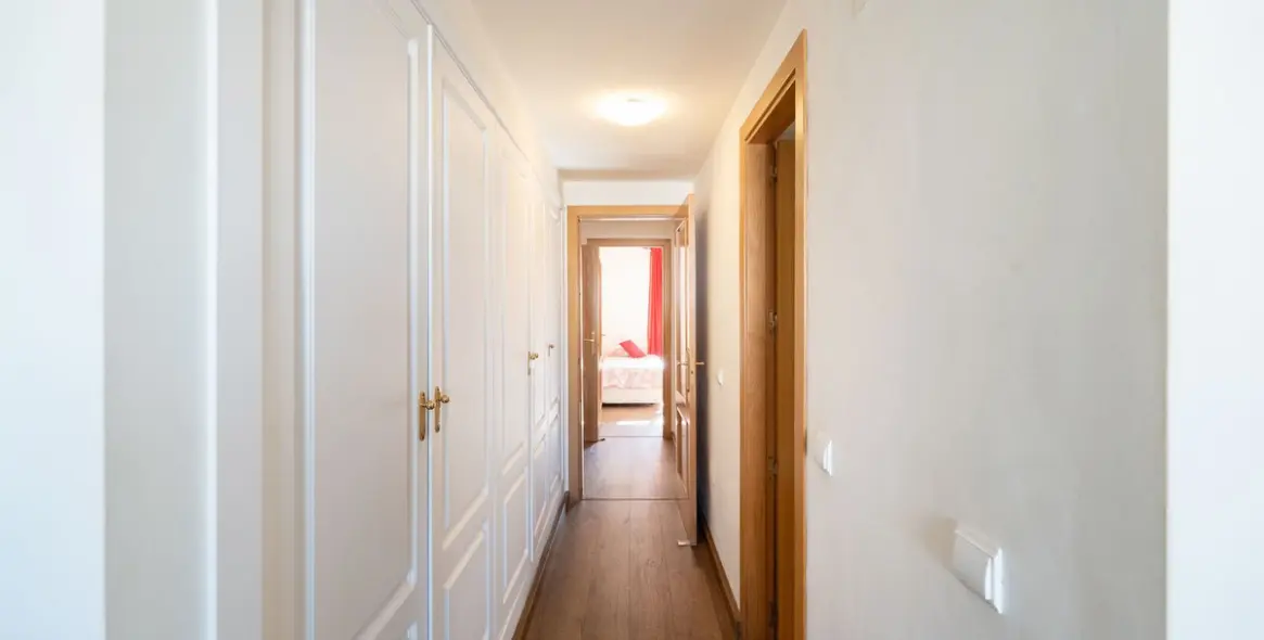 Alquiler a largo plazo de apartamento en planta media en Selwo 7