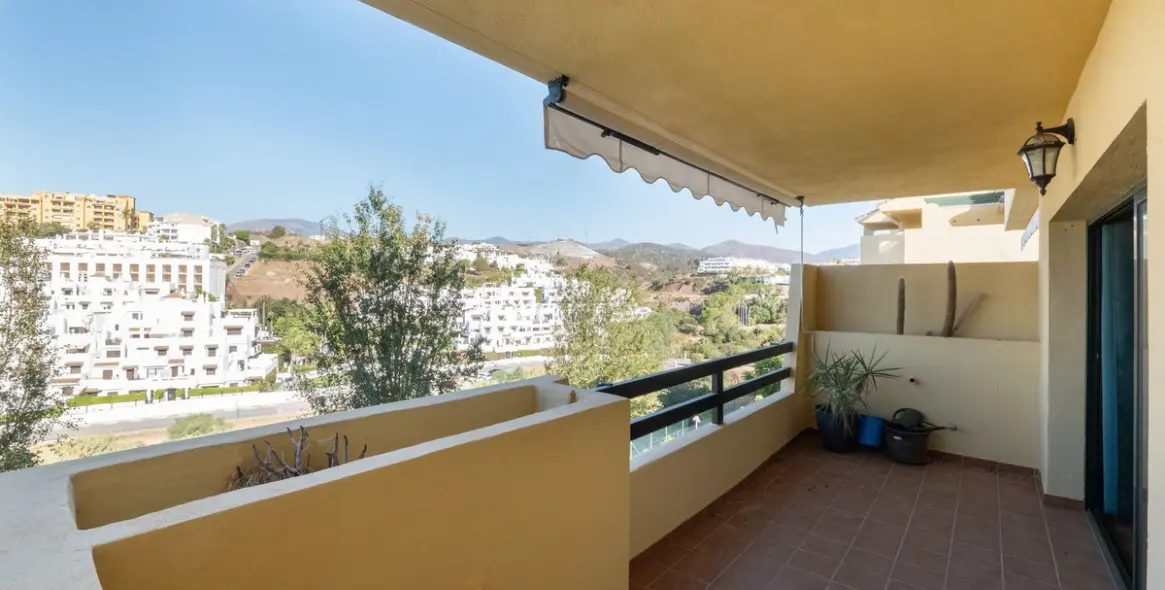 Alquiler a largo plazo de apartamento en planta media en Selwo 11