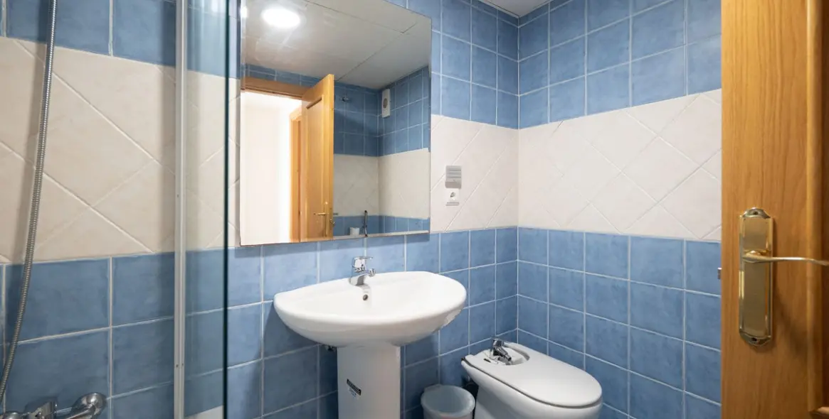 Alquiler a largo plazo de apartamento en planta media en Selwo 13