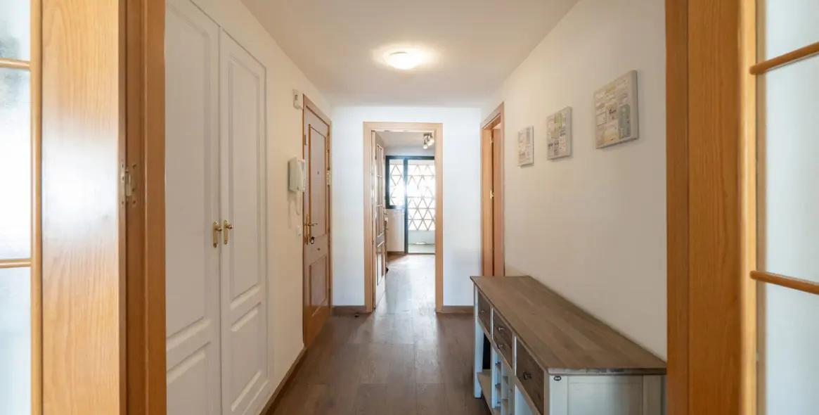 Alquiler a largo plazo de apartamento en planta media en Selwo 16