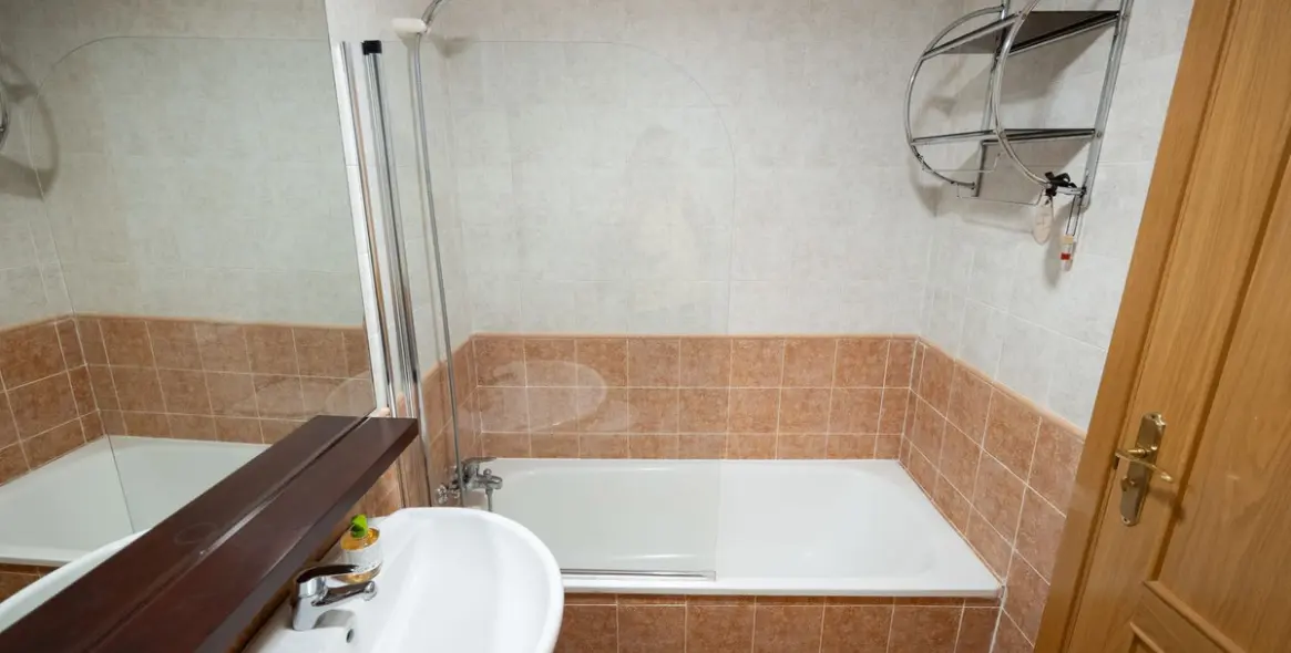 Alquiler a largo plazo de apartamento en planta media en Selwo 21