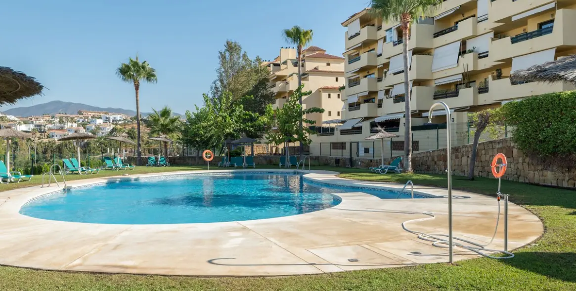 Alquiler a largo plazo de apartamento en planta media en Selwo 23