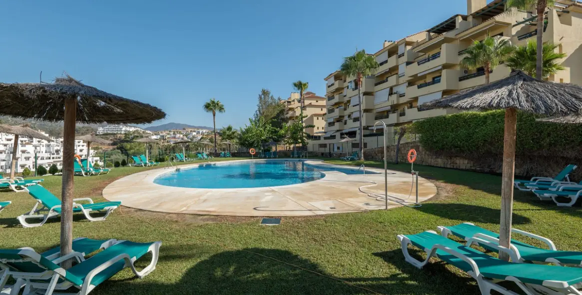 Alquiler a largo plazo de apartamento en planta media en Selwo 24