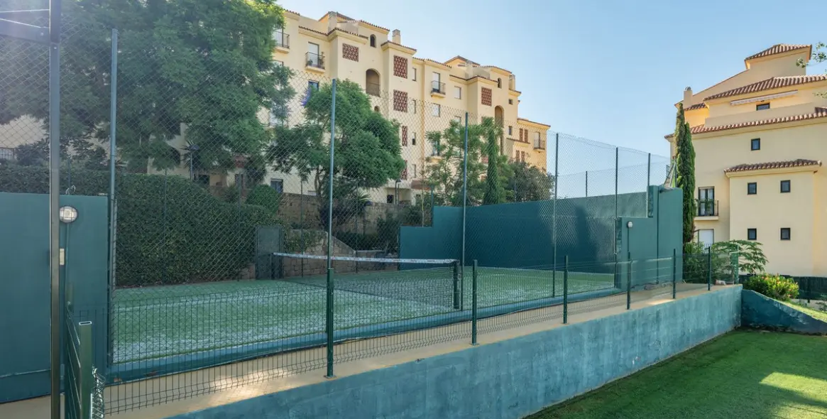 Alquiler a largo plazo de apartamento en planta media en Selwo 25