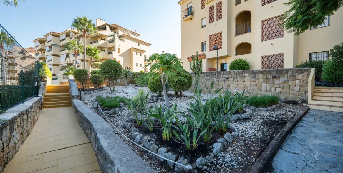 Alquiler a largo plazo de apartamento en planta media en Selwo 29