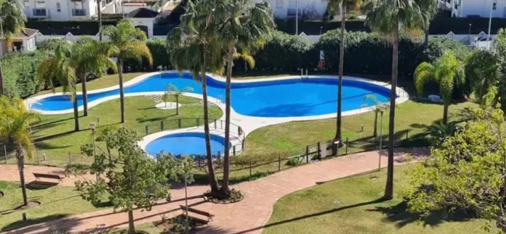 Sale of middle floor apartment in Nueva Andalucía 0