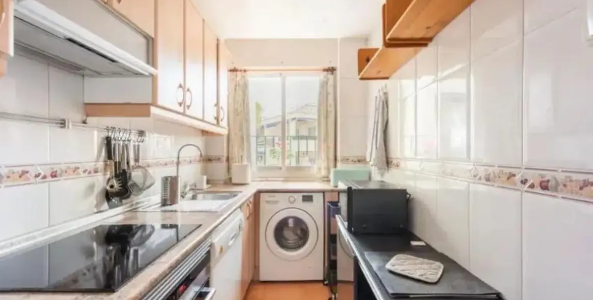 Sale of middle floor apartment in Nueva Andalucía 3