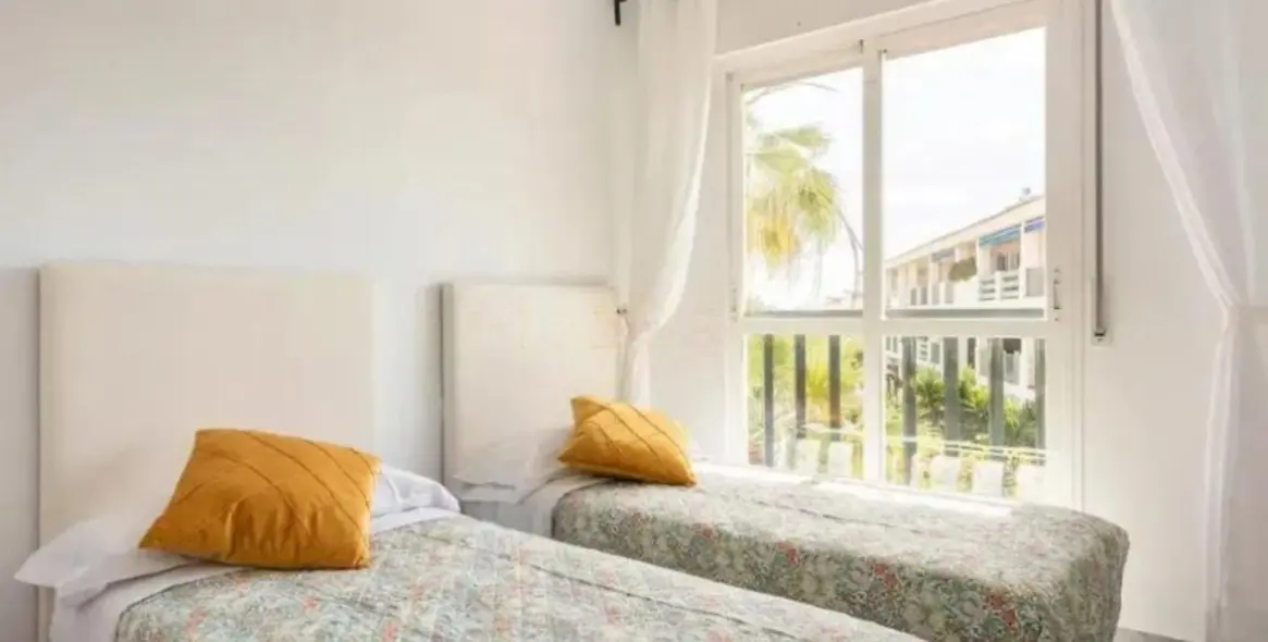 Sale of middle floor apartment in Nueva Andalucía 6