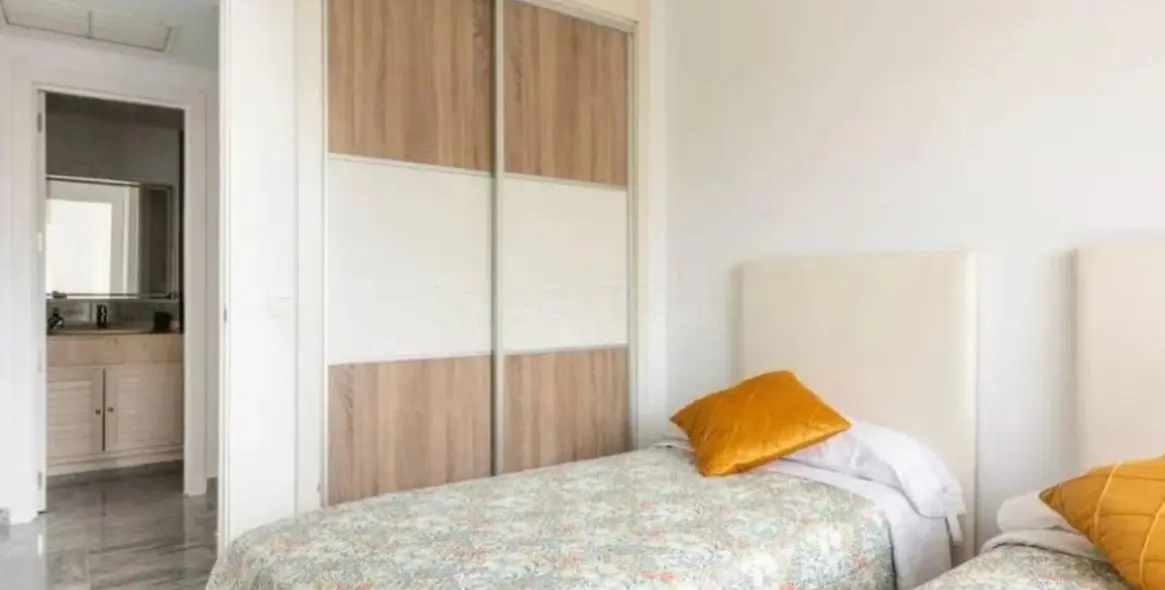 Sale of middle floor apartment in Nueva Andalucía 14