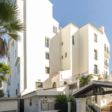 Sale of middle floor apartment in Puerto Banús