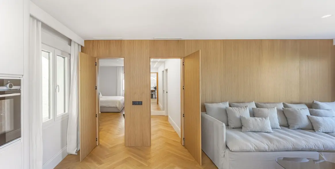 Sale of middle floor apartment in Puerto Banús 12