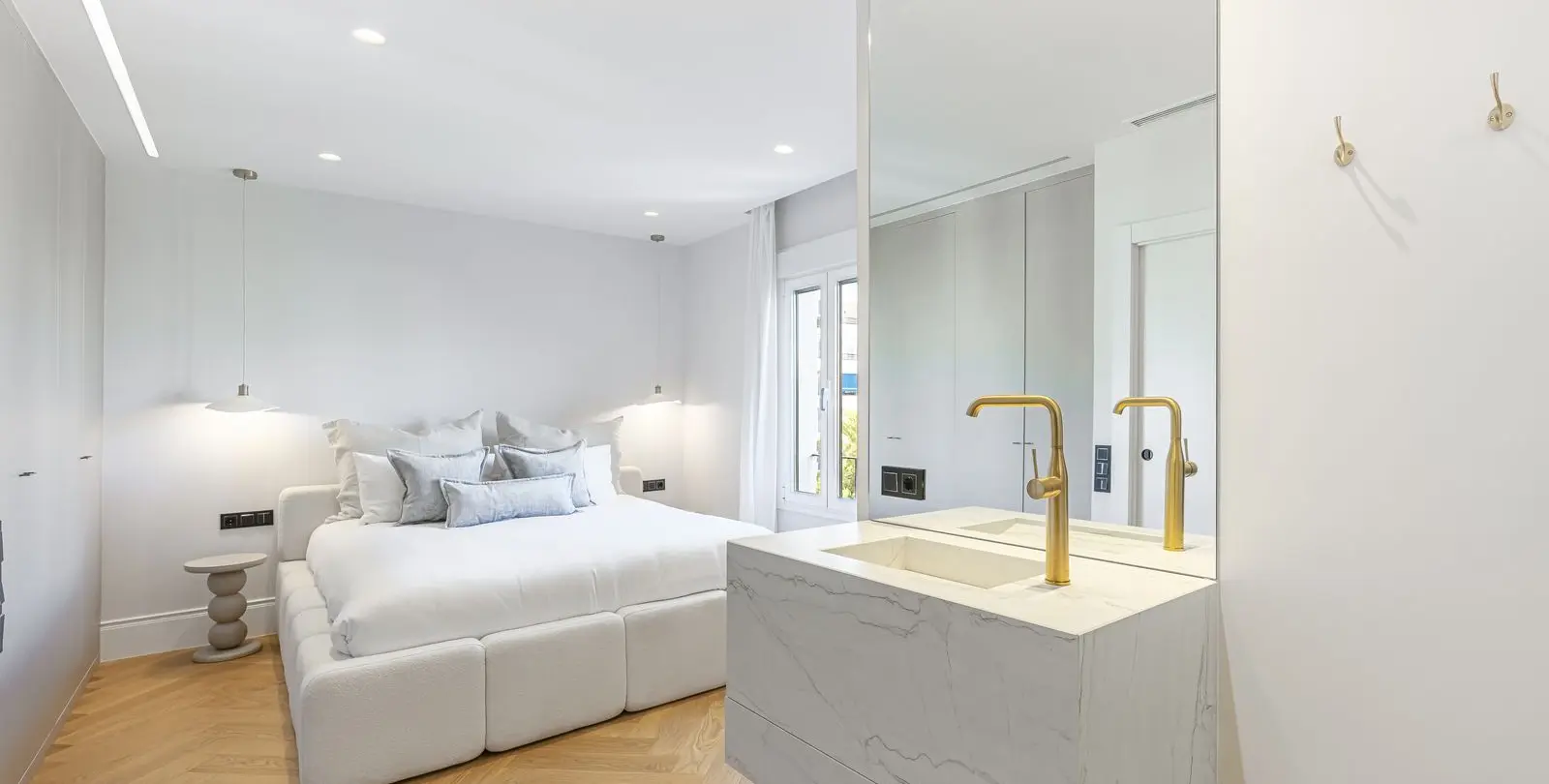 Sale of middle floor apartment in Puerto Banús 30