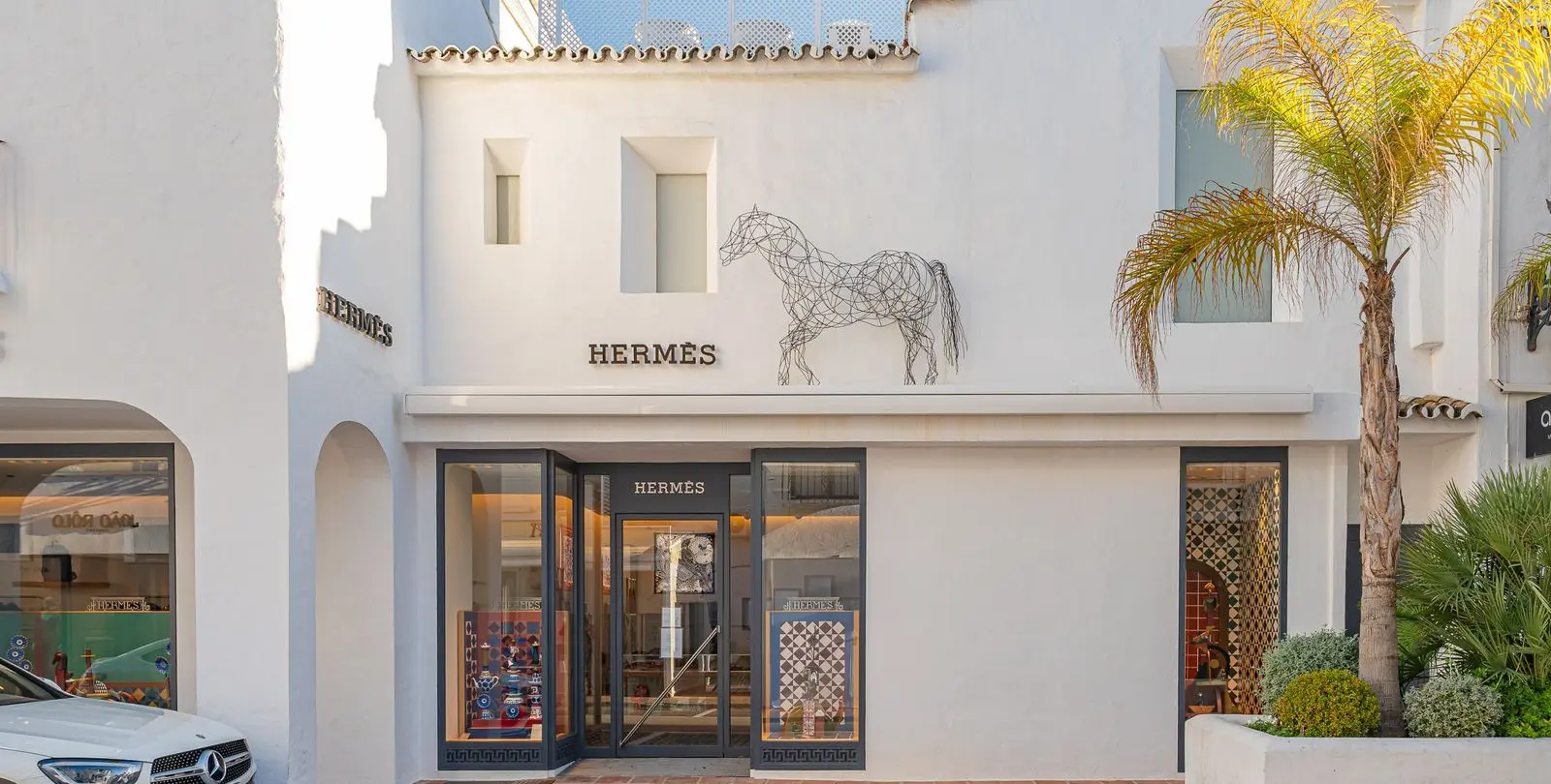 Sale of middle floor apartment in Puerto Banús 41