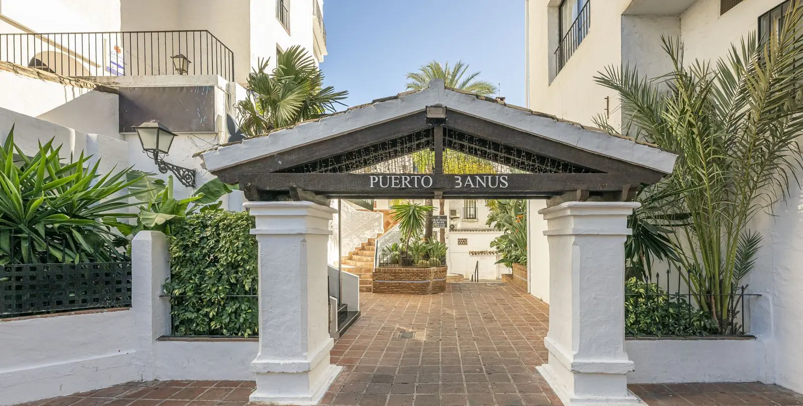 Venta de apartamento en planta media en Puerto Banús 4