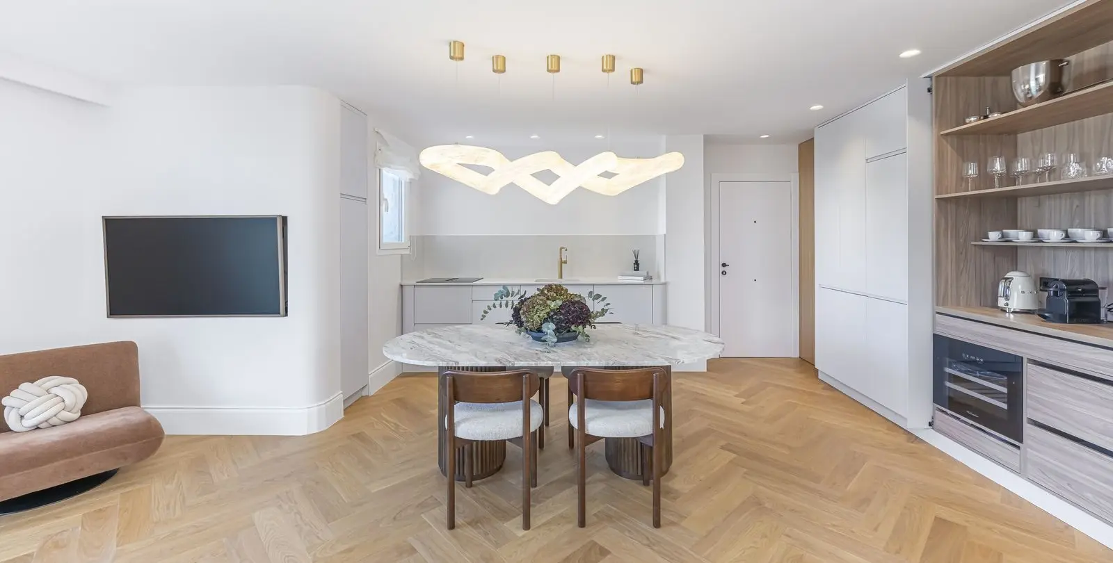 Venta de apartamento en planta media en Puerto Banús 7