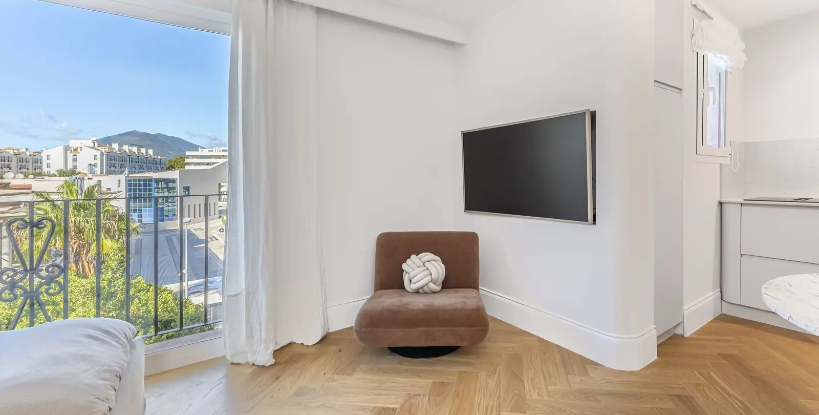 Venta de apartamento en planta media en Puerto Banús 9
