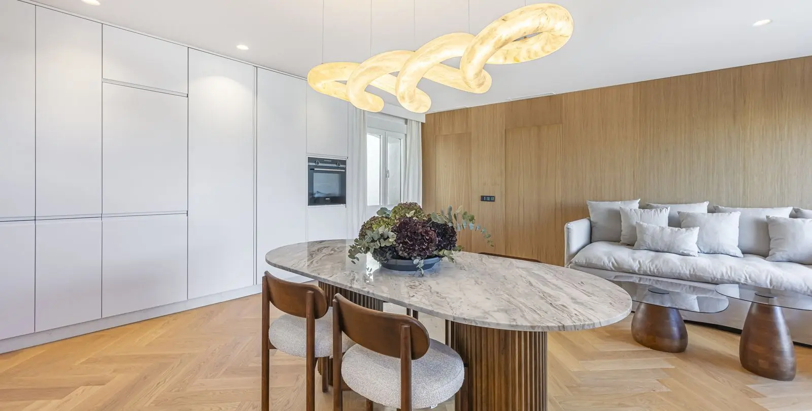 Venta de apartamento en planta media en Puerto Banús 19