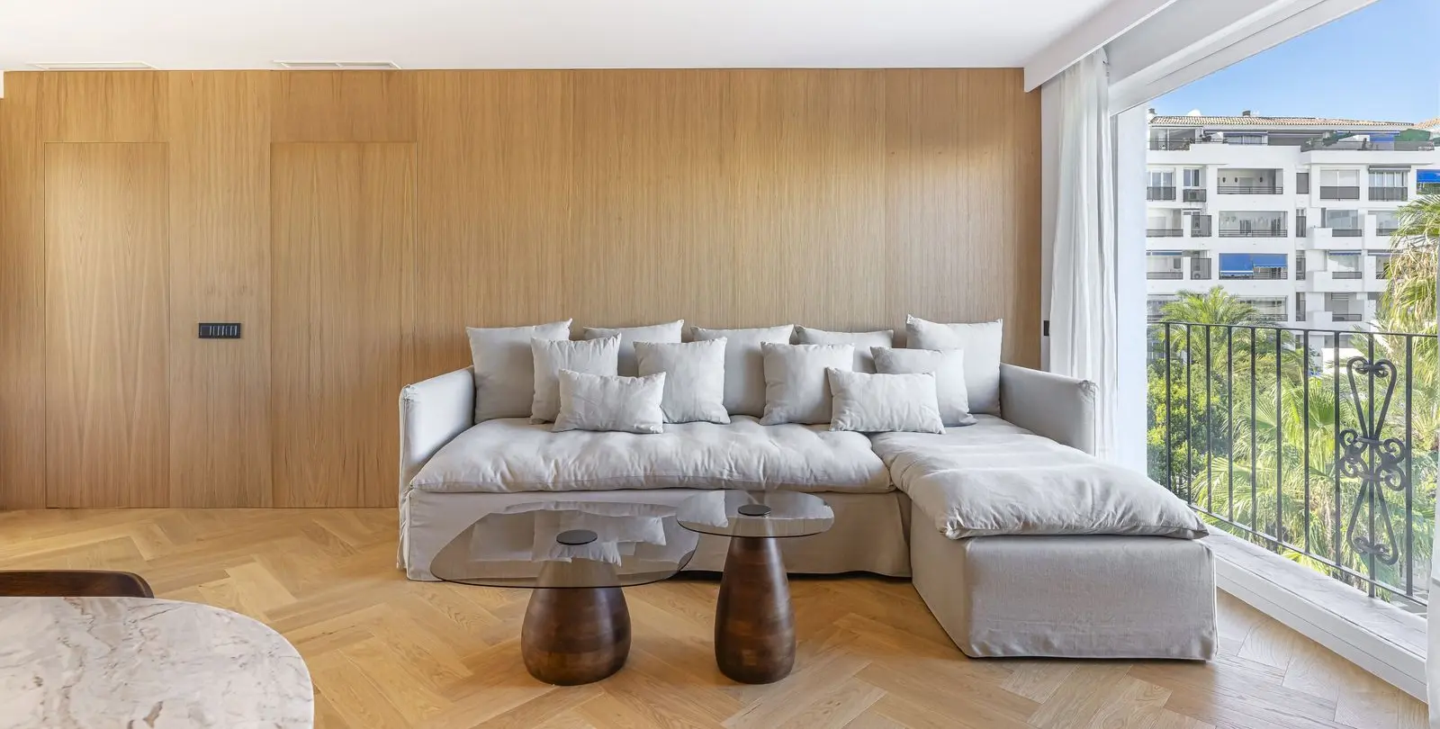 Venta de apartamento en planta media en Puerto Banús 20
