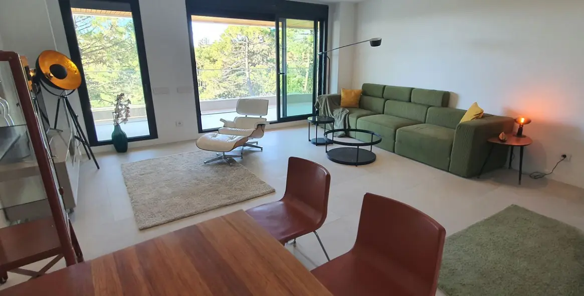 Sale of middle floor apartment in Estepona 2