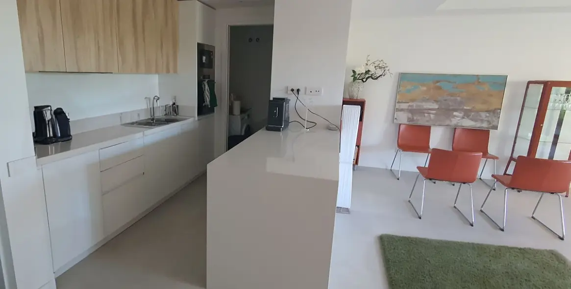 Sale of middle floor apartment in Estepona 3