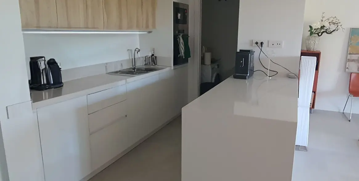 Sale of middle floor apartment in Estepona 4