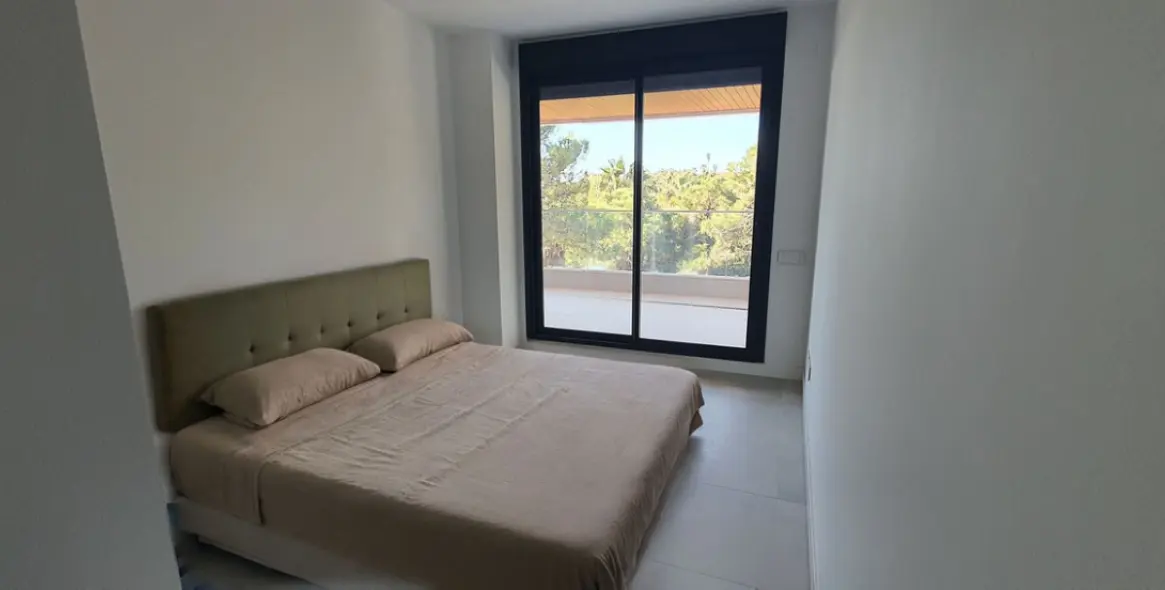 Sale of middle floor apartment in Estepona 8