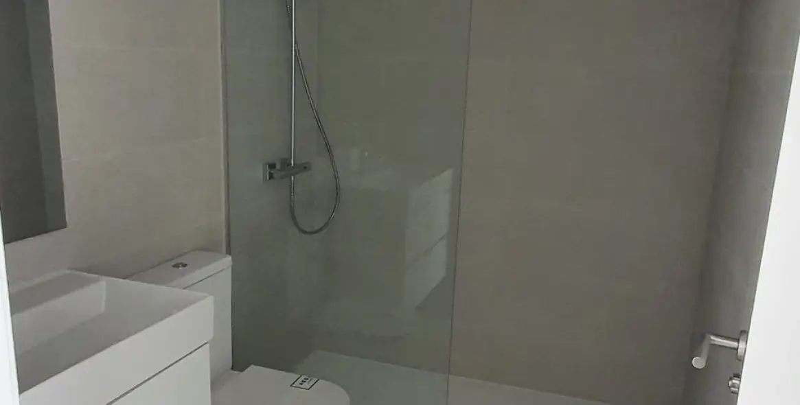 Sale of middle floor apartment in Estepona 11