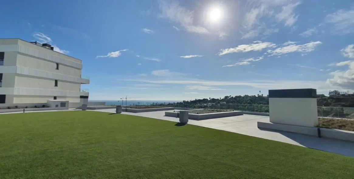 Sale of middle floor apartment in Estepona 12