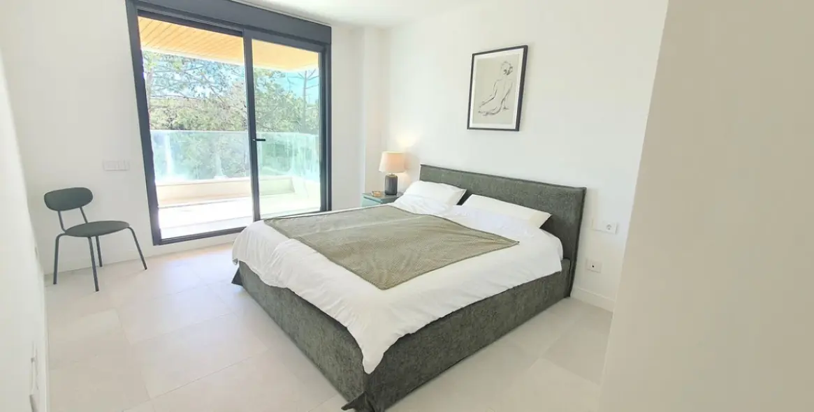 Sale of middle floor apartment in Estepona 16