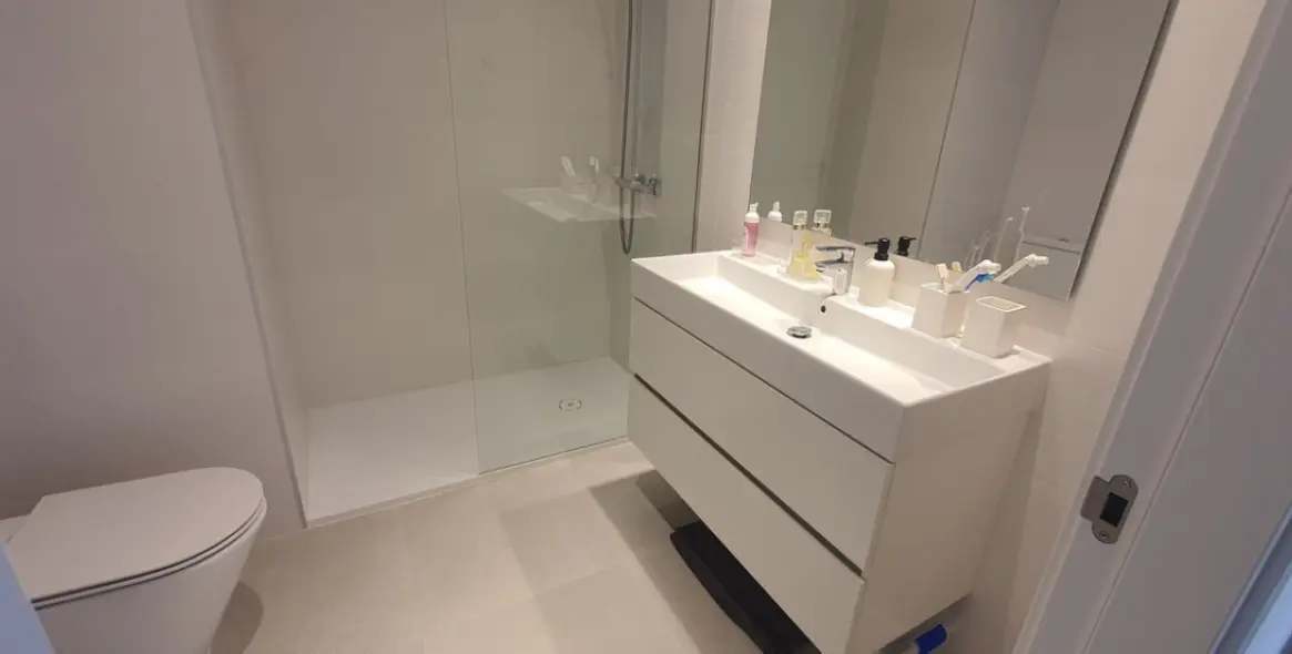 Sale of middle floor apartment in Estepona 17