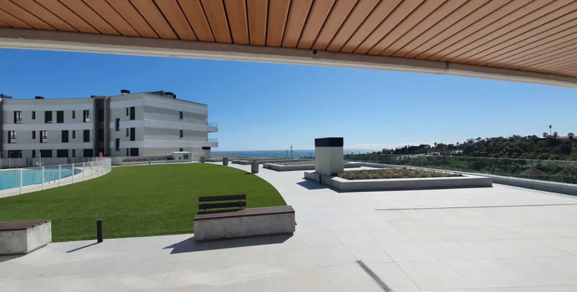 Sale of middle floor apartment in Estepona 19