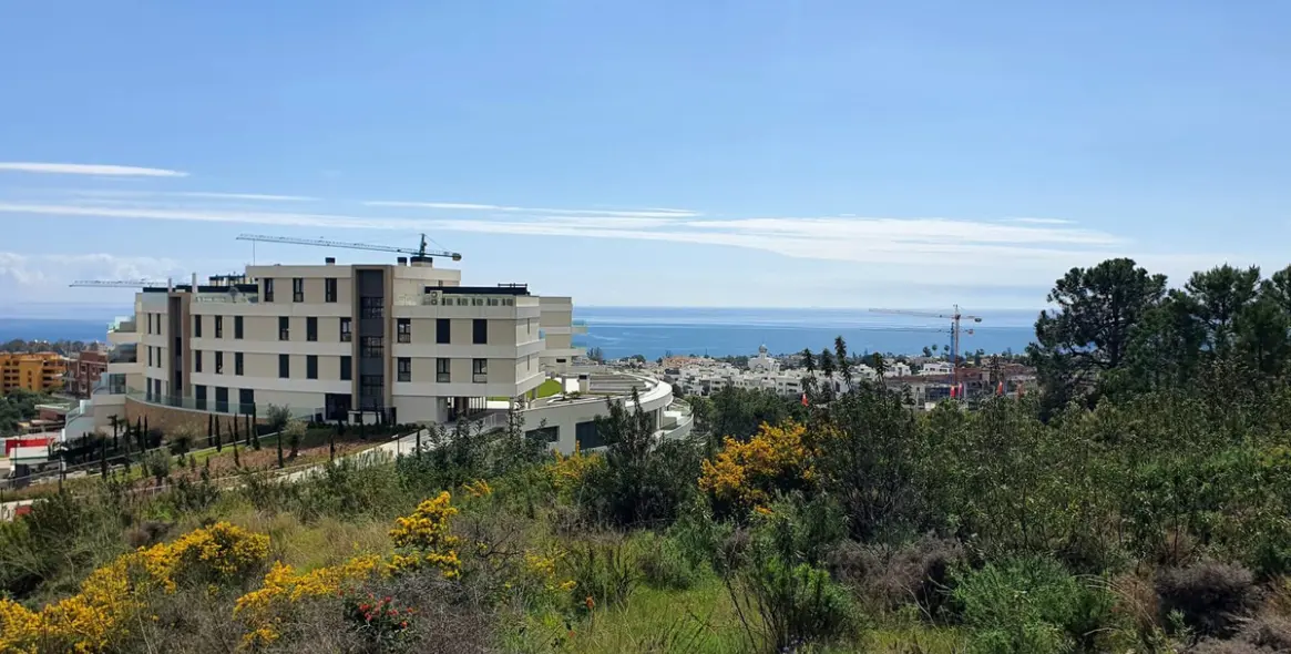 Sale of middle floor apartment in Estepona 25